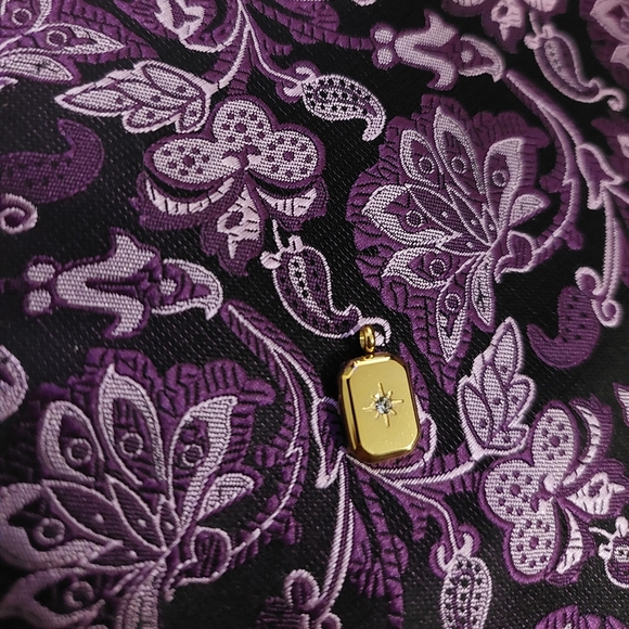 18K Gold Plated Box Pendant - Picture 2 of 5